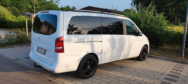 Gebraucht Mercedes V220 163 PS (119 kW) 2019 Weiß Van / Kleinbus