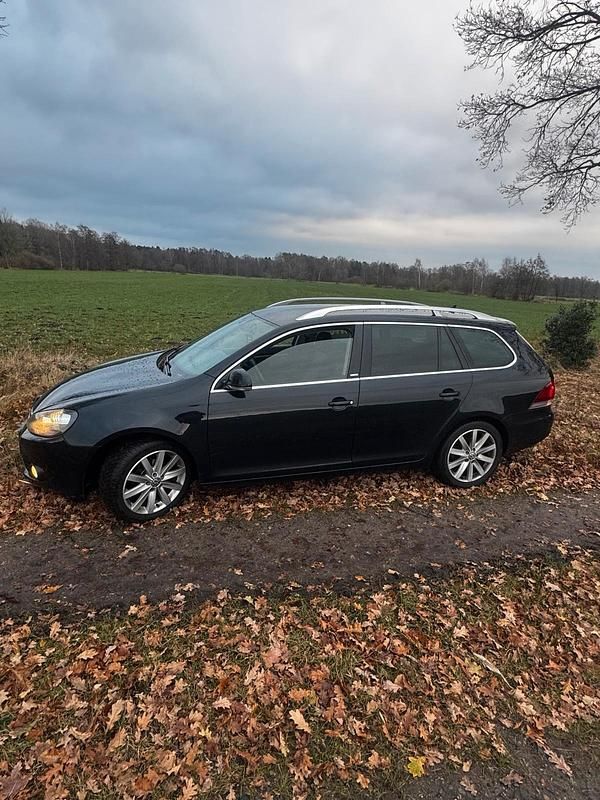 Gebraucht VW Golf VI 105 PS (77 kW) 2011 Andere farben Kleinwagen