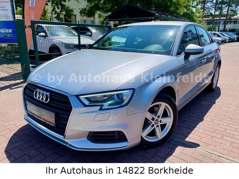 Silber Gebraucht 2019 Audi A3 Ambiente Limousine | 16.990 € (Guter Preis) - Bild 1/4