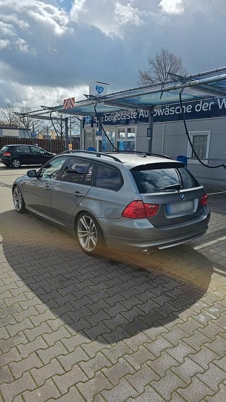 Gebraucht BMW 318 143 PS (105 kW) 2010 Silber Kombi