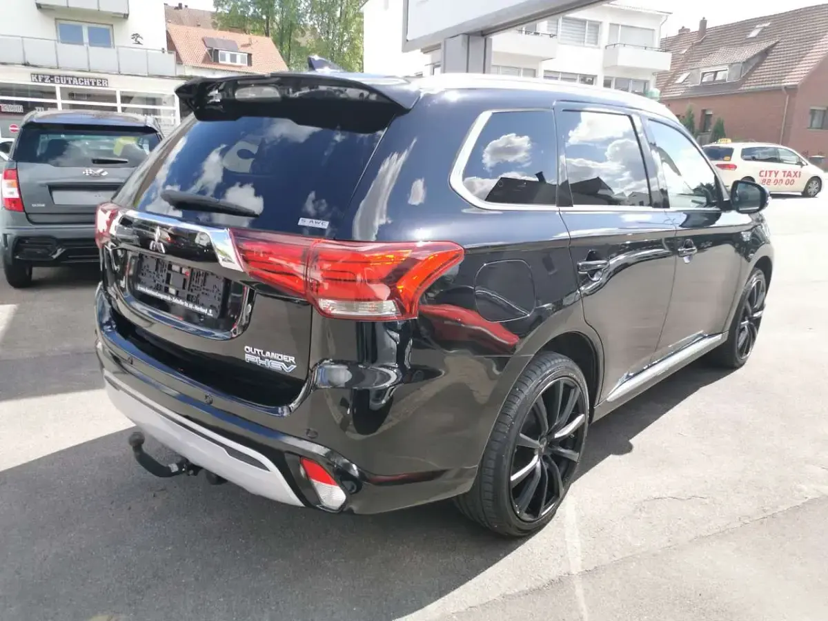 Gebraucht Mitsubishi Outlander P-HEV Top 135 PS (99 kW) 2019 Pantherschwarz (p) SUV