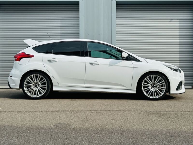 Weiß Gebraucht 2016 Ford Focus RS Limousine | 26.500 € - Bild 1/4