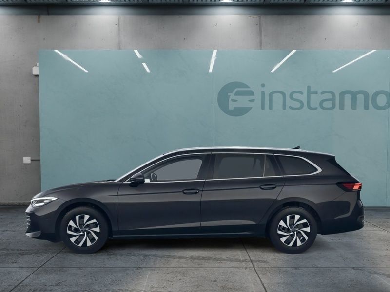 Używany VW Passat 150 KM (110 kW) 2025 Czarny Minivan
