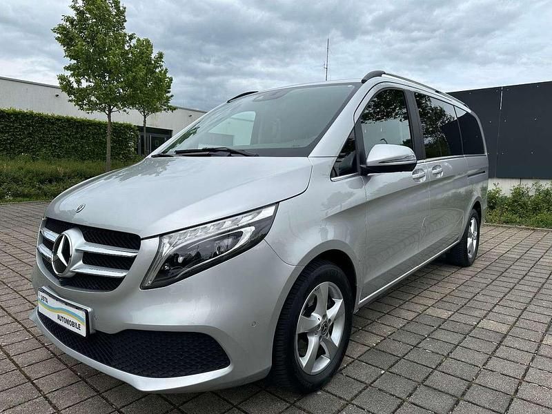 Brillantsilber metallic Gebraucht 2021 Mercedes V300 Avantgarde Edition Van / Kleinbus | 54.300 € (Fairer Preis) - Bild 1/4