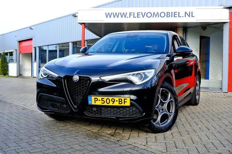 Schwarz Gebraucht 2021 Alfa Romeo Stelvio Tech Edition SUV | 22.950 € (Fairer Preis) - Bild 1/4