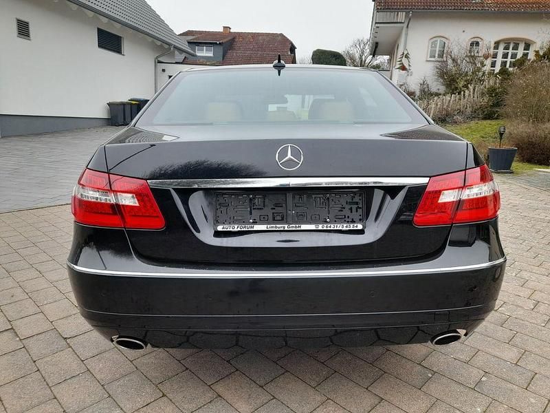 Gebraucht Mercedes E300 231 PS (169 kW) 2010 Schwarz Limousine