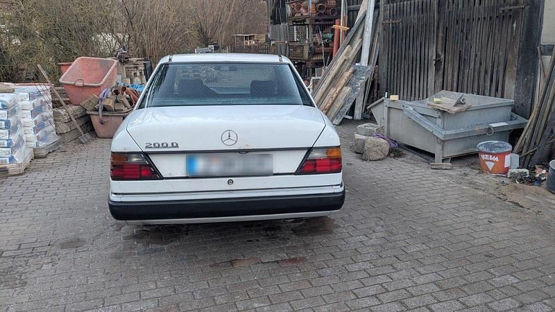 Gebraucht Mercedes 200 75 PS (55 kW) 1990 Weiß Limousine