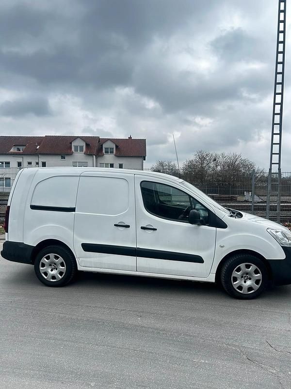 Gebraucht Peugeot Partner 105 PS (77 kW) 2015 Weiß Van / Kleinbus