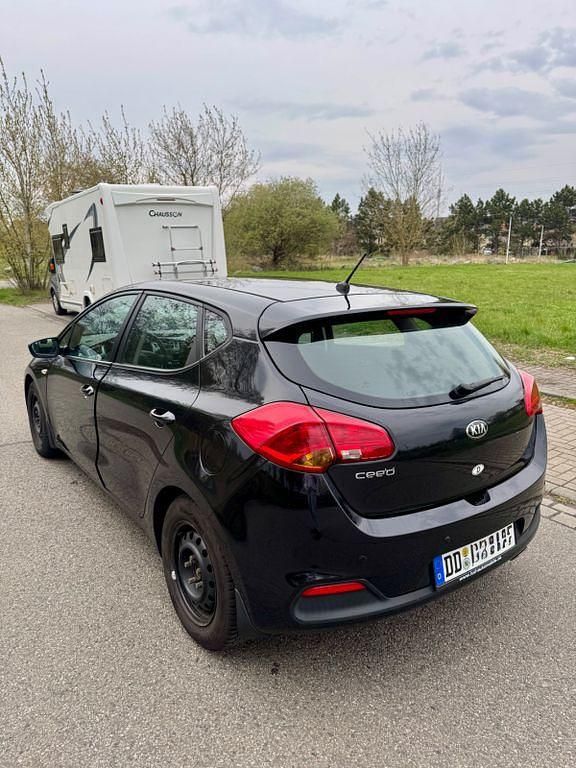 Gebraucht Kia Ceed 99 PS (72 kW) 2013 Schwarz Kleinwagen
