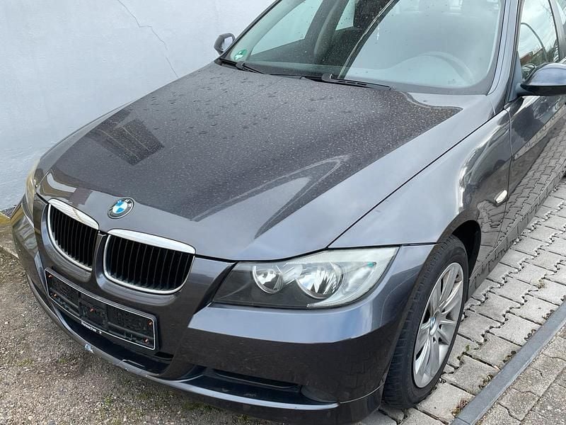 Gebraucht BMW 318 129 PS (94 kW) 2005 Grau Limousine