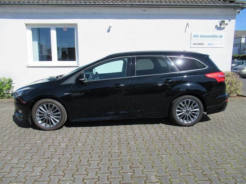 Usado Ford Focus ST-Line 140 CV (102 kW) 2018 Negro Familiar
