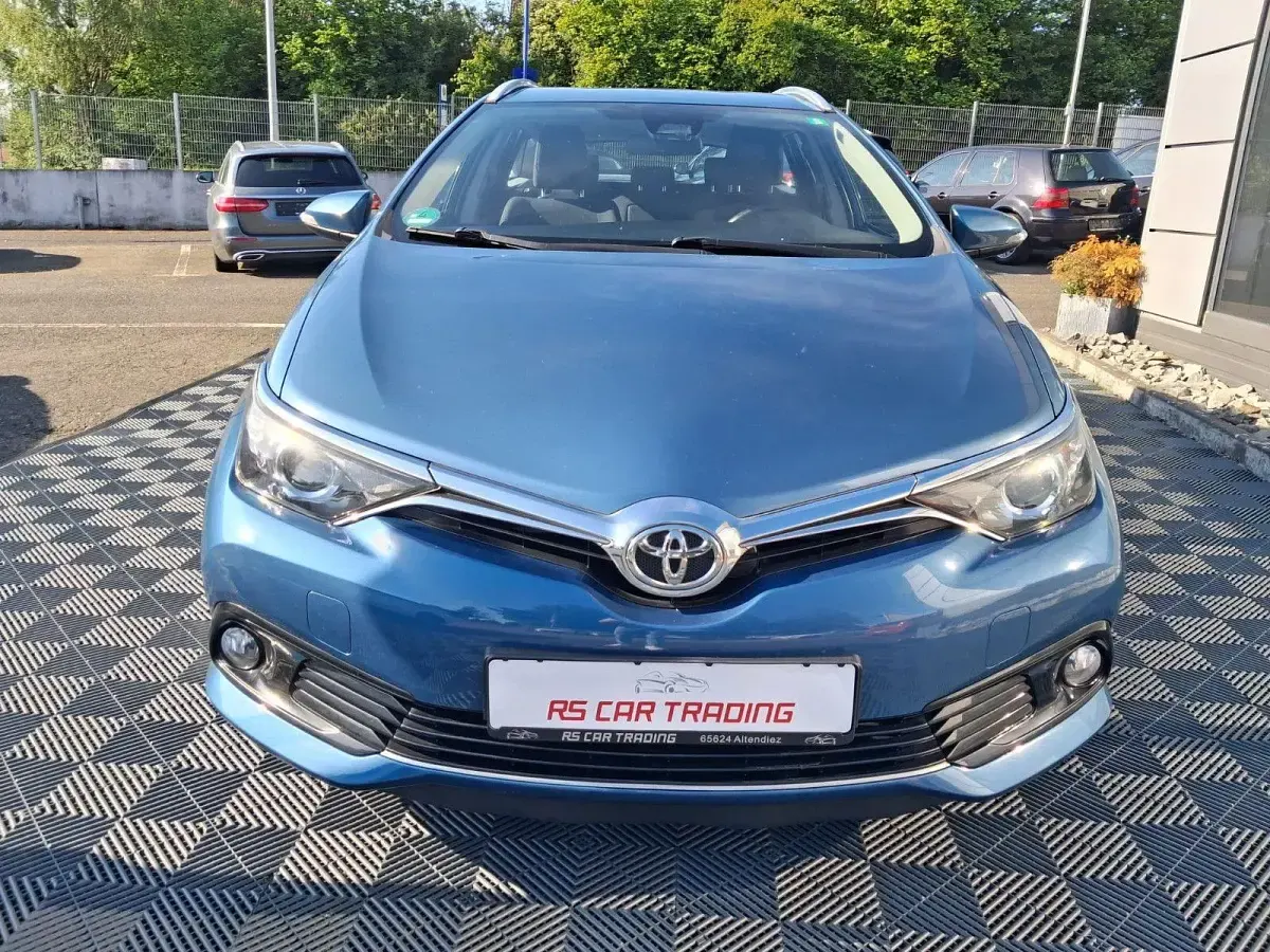 Gebraucht Toyota Auris 99 PS (72 kW) 2017 Blau Kombi