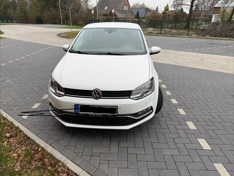 Gebraucht VW Polo LOUNGE 75 PS (55 kW) 2015 Weiß Limousine