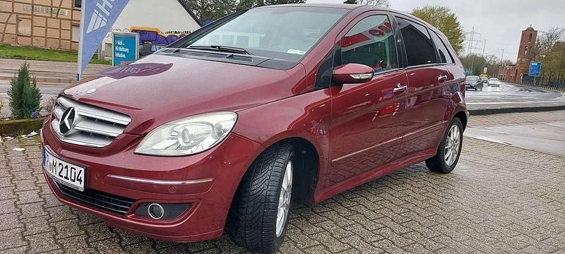 Gebraucht Mercedes B170 116 PS (85 kW) 2006 Weinrot Van / Kleinbus