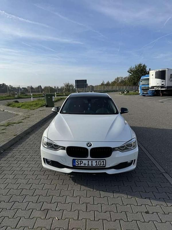 Weiß Gebraucht 2013 BMW 320 Limousine | 11.500 € (Etwas zu teuer) - Bild 1/4