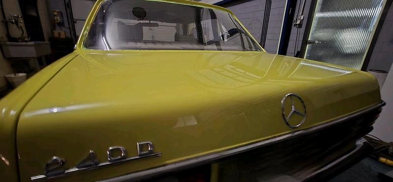 Gebraucht Mercedes 240 65 PS (47 kW) 1976 Gelb Limousine