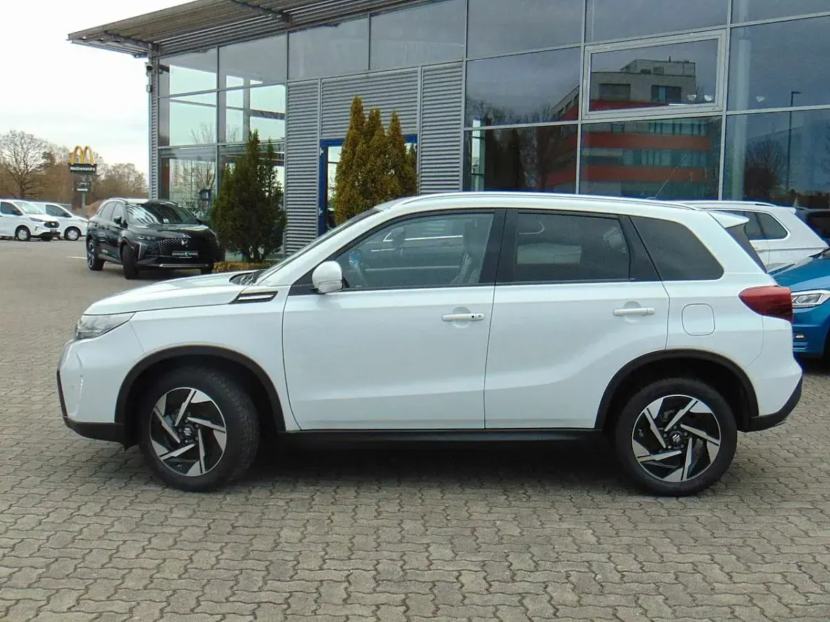 Gebraucht Suzuki Vitara Comfort+ 102 PS (75 kW) 2025 Weiß SUV