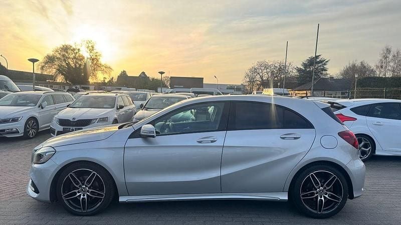 Gebraucht Mercedes A180 AMG line 122 PS (89 kW) 2018 Silber Limousine