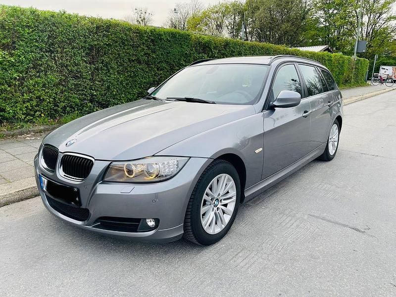 Gebraucht BMW 318 143 PS (105 kW) 2012 Grau Kombi