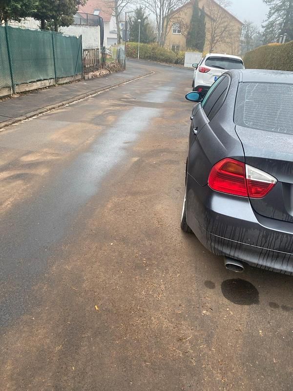 Gebraucht BMW 318 143 PS (105 kW) 2007 Grau Limousine