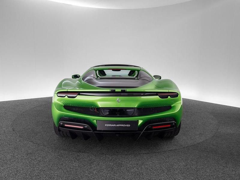 Gebraucht Ferrari 296 829 PS (609 kW) 2023 Verde kers Cabrio