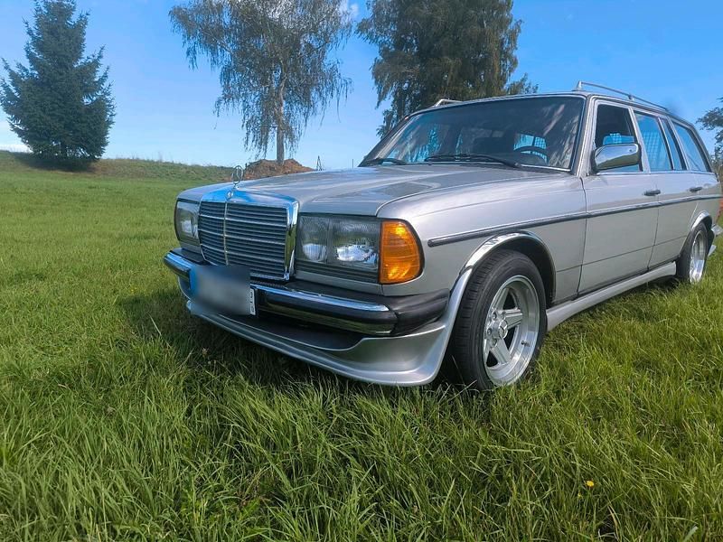 Silber Gebraucht 1982 Mercedes E280 Kombi | 10.990 € - Bild 1/4