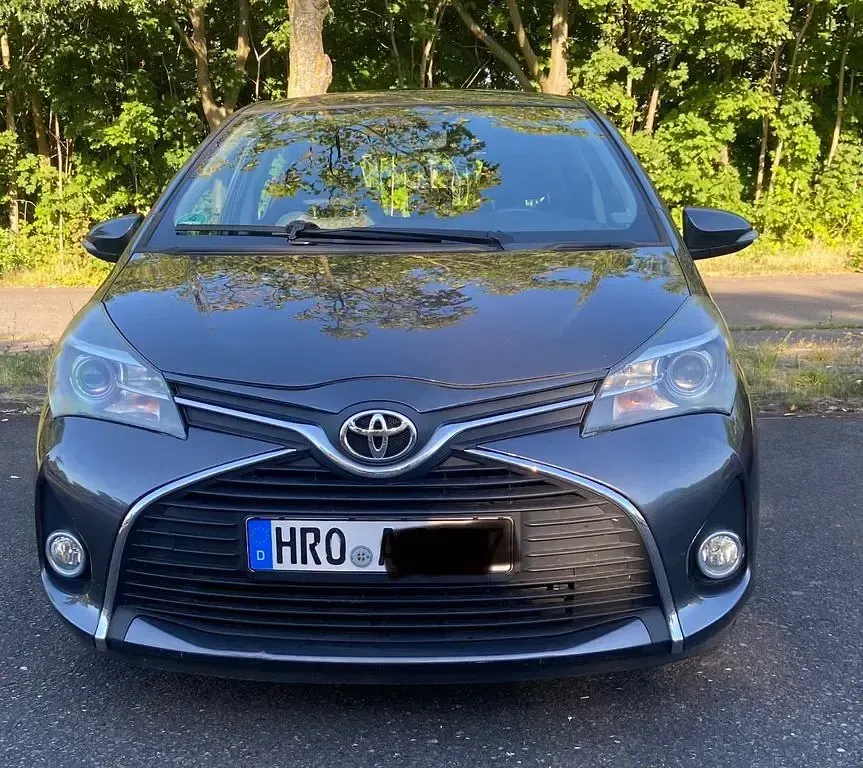 Gebraucht Toyota Yaris Comfort 99 PS (72 kW) 2015 Grau Kleinwagen