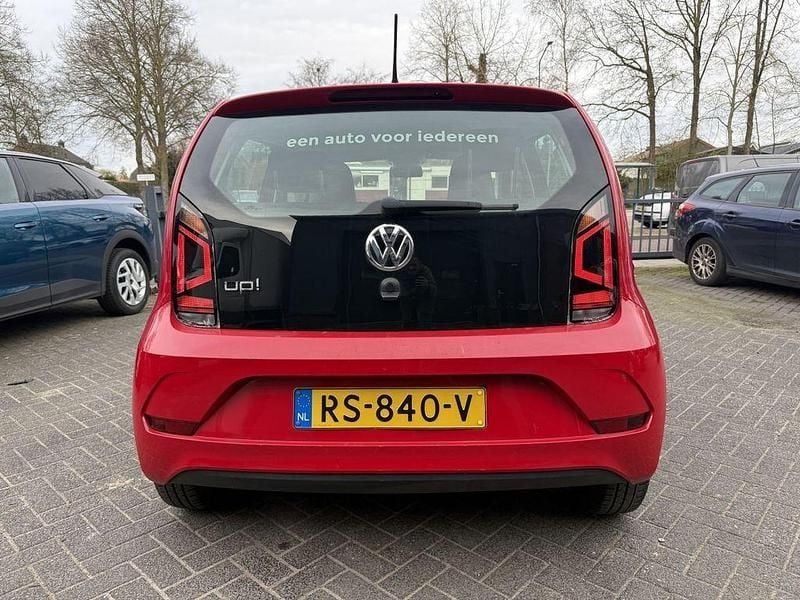 Usado VW up! move up! 60 CV (44 kW) 2018 Rojo Utilitario