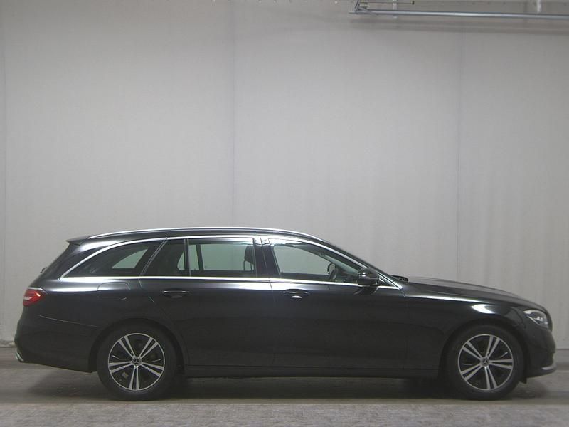 Schwarz Gebraucht 2020 Mercedes E220 Avantgarde Kombi | 27.480 € (Fairer Preis) - Bild 1/4