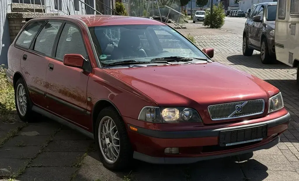 Gebraucht Volvo V40 125 PS (91 kW) 2000 Rot Kombi