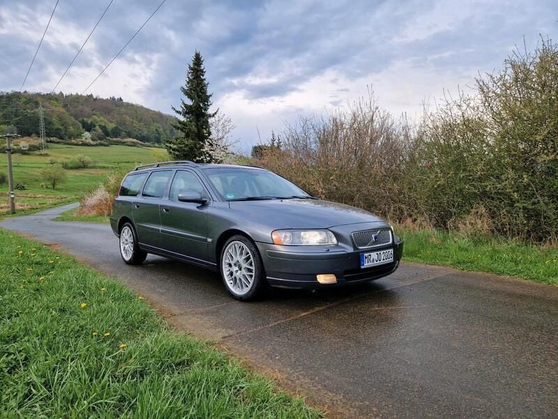 Grau Gebraucht 2005 Volvo V70 Kombi | 6.000 € - Bild 1/4