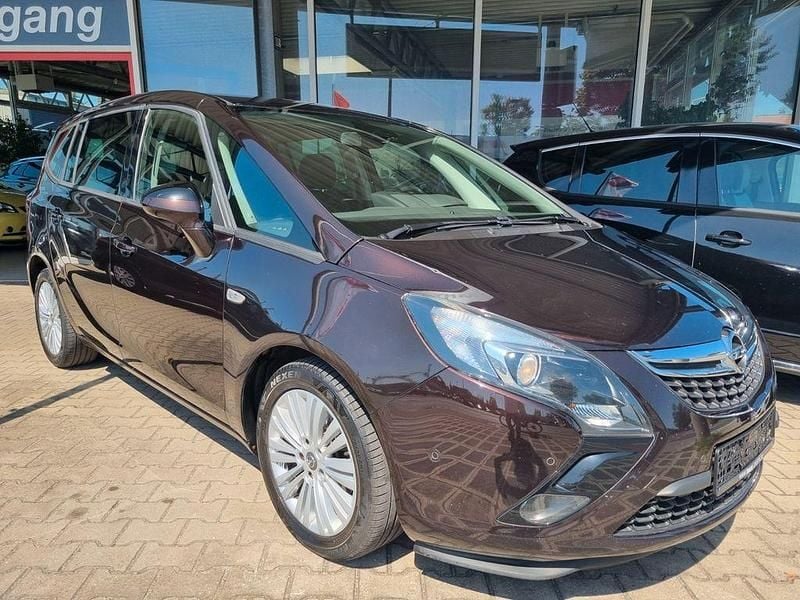 Braun Gebraucht 2016 Opel Zafira Tourer Edition Van / Kleinbus | 6.999 € (Fairer Preis) - Bild 1/4