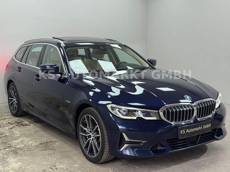 Gebraucht BMW 330e Performance 292 PS (214 kW) 2022 Blau Limousine