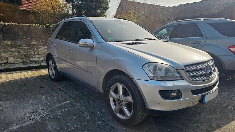 Gebraucht Mercedes ML320 224 PS (164 kW) 2006 Silber SUV