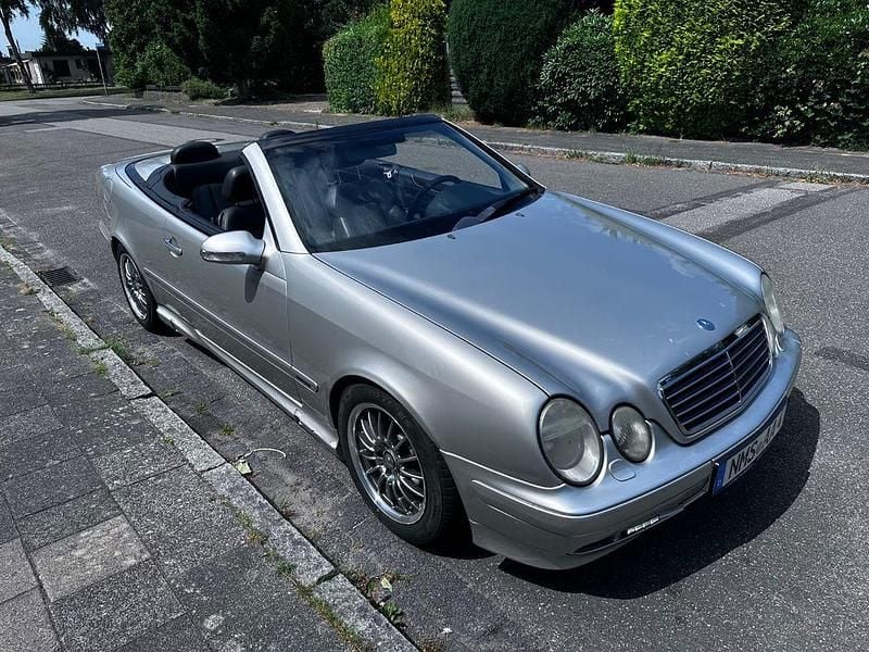 Silber Gebraucht 2000 Mercedes CLK320 Elegance Coupé | 6.000 € (Etwas zu teuer) - Bild 1/4