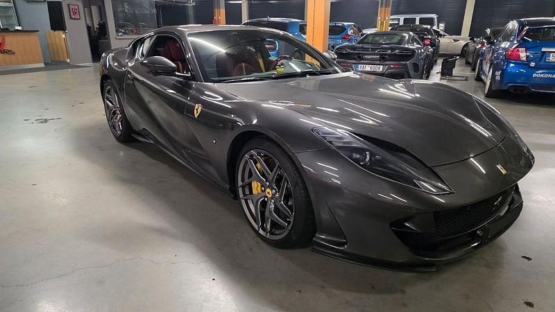 Gebraucht Ferrari 812 799 PS (587 kW) 2020 Grau