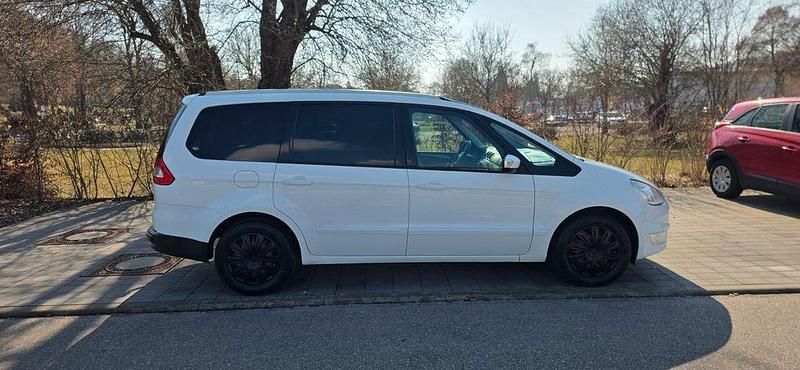 Gebraucht Ford Galaxy Ambiente 145 PS (106 kW) 2011 Weiß Van / Kleinbus