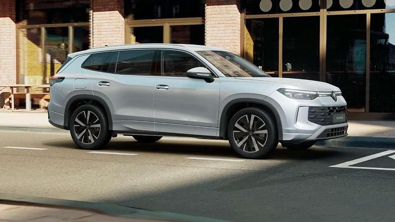 Gebraucht VW Tayron Life 150 PS (110 kW) 2025 Silber SUV