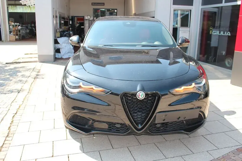 Gebraucht Alfa Romeo Stelvio Premium 209 PS (153 kW) 2023 Schwarz SUV