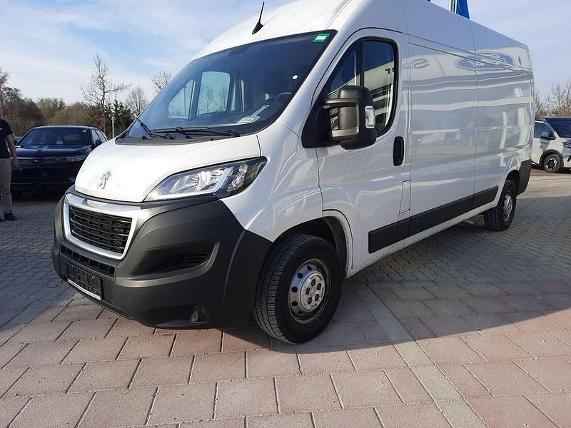 Gebraucht Peugeot Boxer 140 PS (102 kW) 2024 Lackierung weiss icy/deckende Van