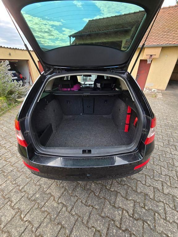 Usado Skoda Octavia 110 HP (80 kW) 2016 Preto Citadino