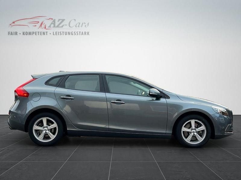 Gebraucht Volvo V40 Kinetic 152 PS (111 kW) 2017 Grau Limousine