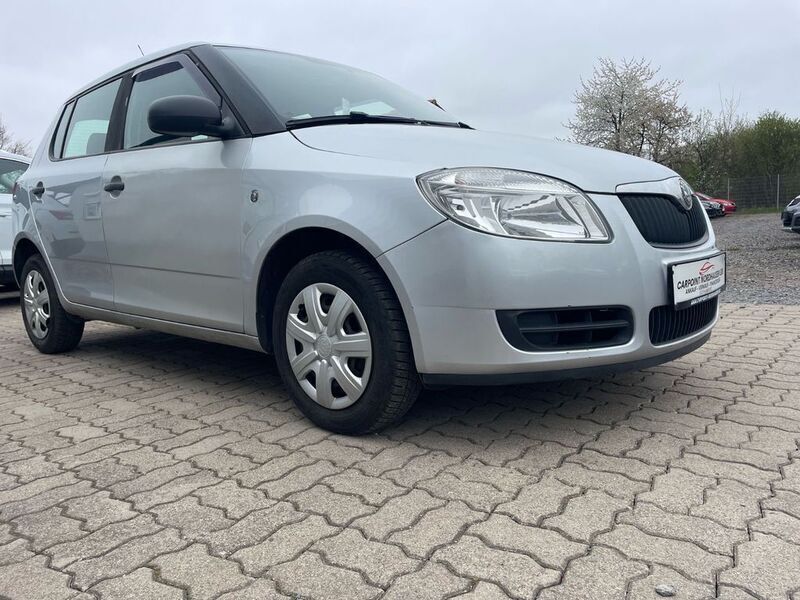 Silber Gebraucht 2010 Skoda Fabia Classic Limousine | 3.799 € (Fairer Preis) - Bild 1/4
