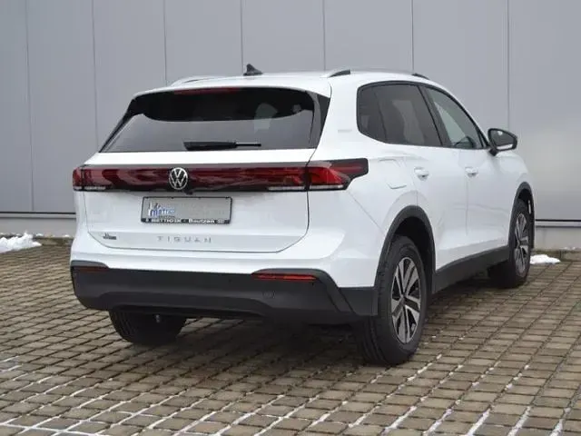 Neu VW Tiguan 150 PS (110 kW) 2026 Pure white uni SUV