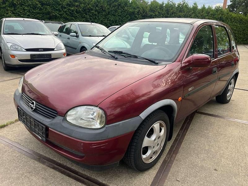Weinrot Gebraucht 1999 Opel Corsa Limousine | 800 € (Fairer Preis) - Bild 1/4