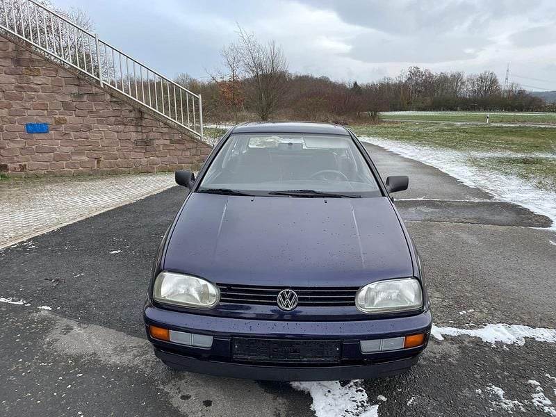 Gebraucht VW Golf 60 PS (44 kW) 1997 Violet Coupé