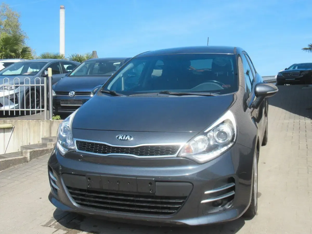 Gebraucht Kia Rio DREAM-TEAM Edition 75 PS (55 kW) 2016 Grau Kleinwagen
