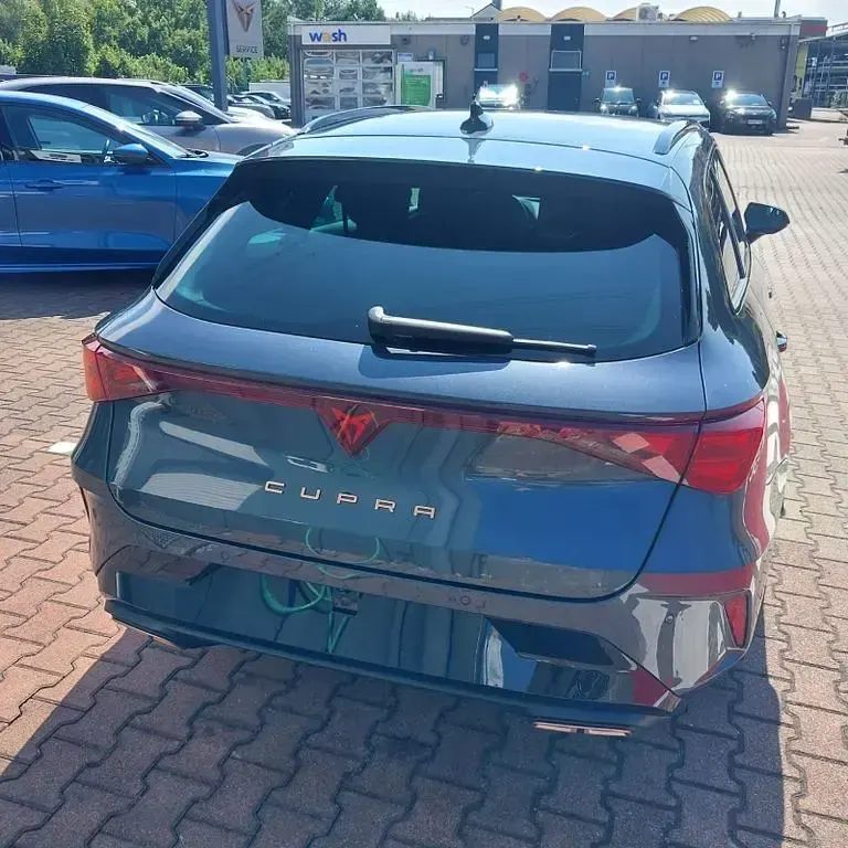 Neu Cupra Leon 150 PS (110 kW) 2026 Grau Limousine