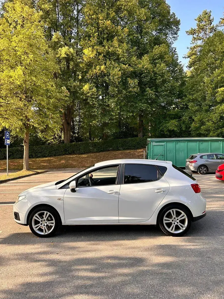 Gebraucht Seat Ibiza Reference 69 PS (50 kW) 2012 Weiß Kleinwagen
