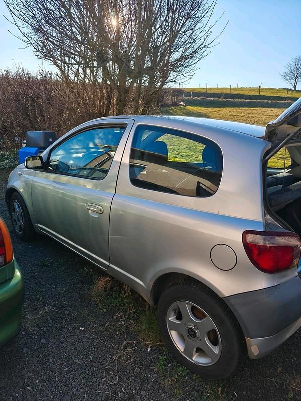 Gebraucht Toyota Yaris 65 PS (47 kW) 2002 Grau Kleinwagen